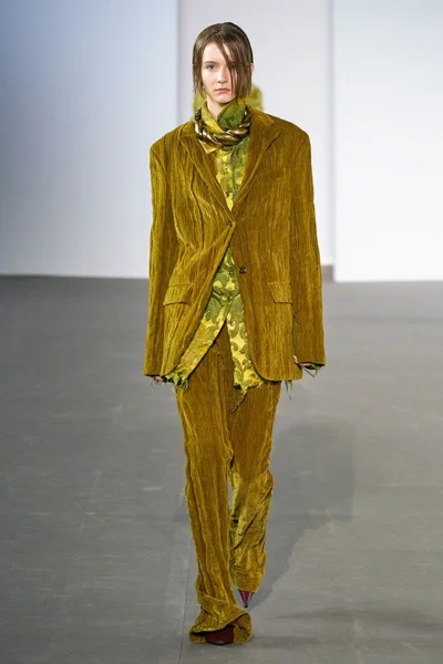 Look 12